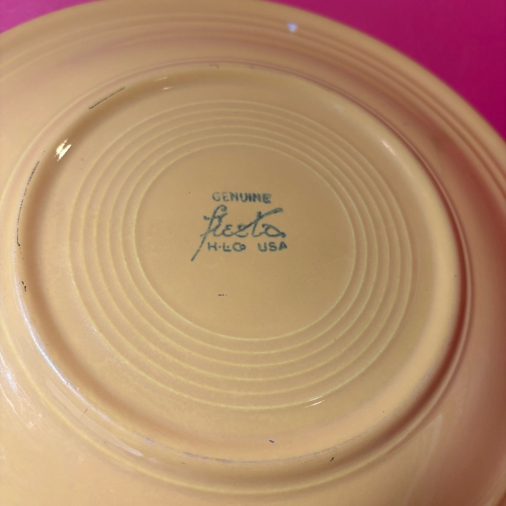 Vintage * Genuine Fiestaware Yellow Dinner Plate Collectible Homer Laughlin GUC - Picture 7 of 8